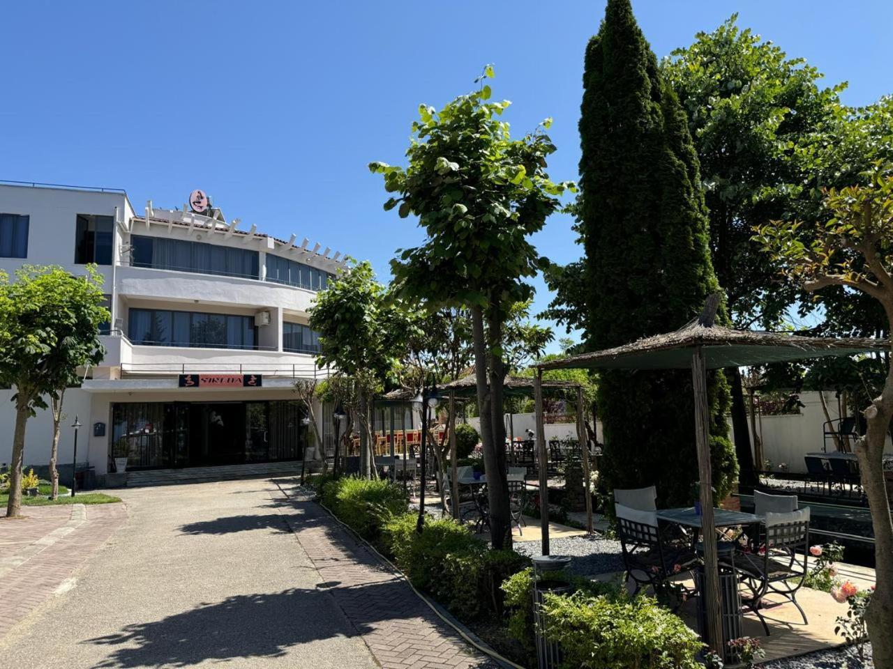 Sirena Hotel Tushemisht Ngoại thất bức ảnh