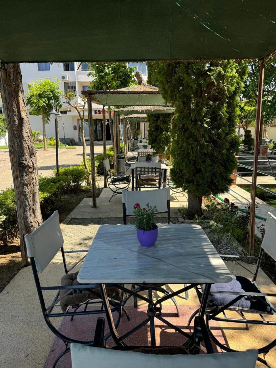 Sirena Hotel Tushemisht Ngoại thất bức ảnh