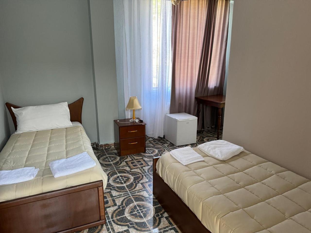 Sirena Hotel Tushemisht Ngoại thất bức ảnh