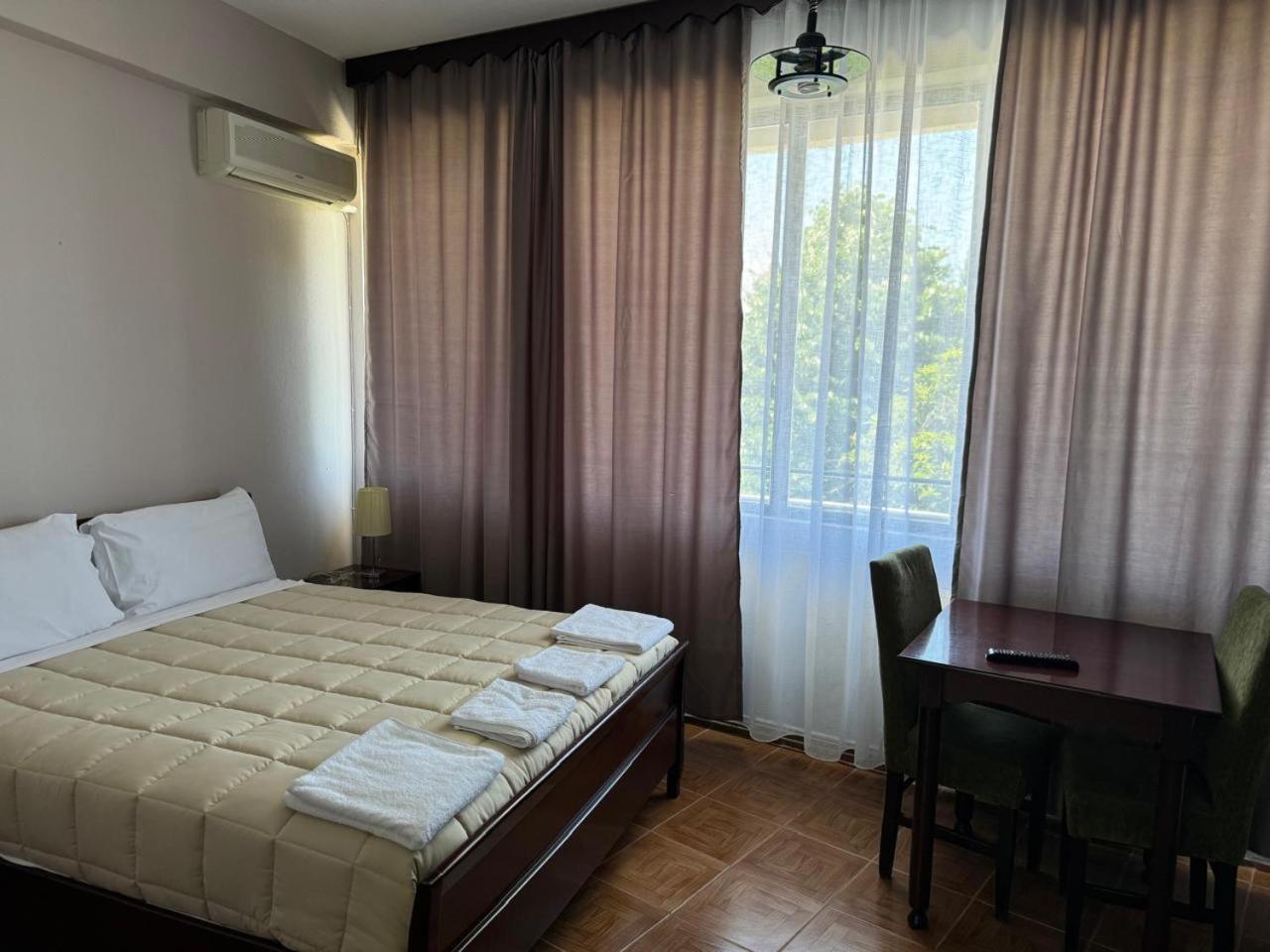Sirena Hotel Tushemisht Ngoại thất bức ảnh