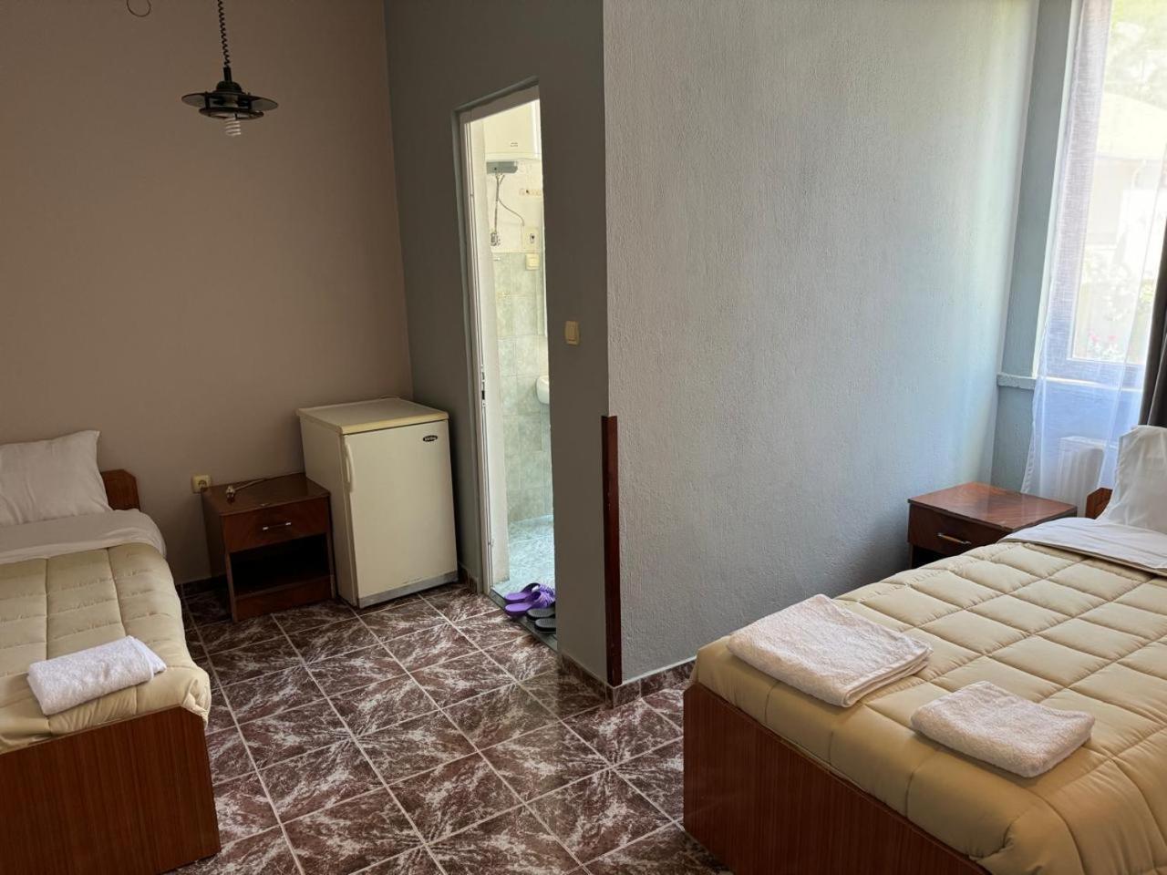 Sirena Hotel Tushemisht Ngoại thất bức ảnh