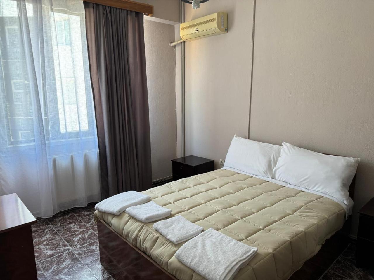 Sirena Hotel Tushemisht Ngoại thất bức ảnh