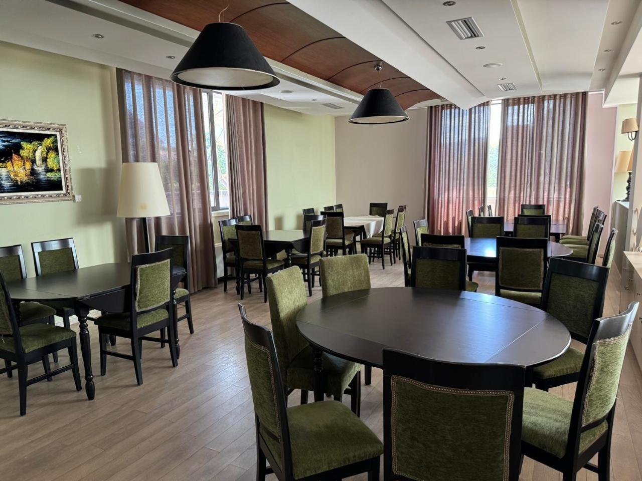 Sirena Hotel Tushemisht Ngoại thất bức ảnh