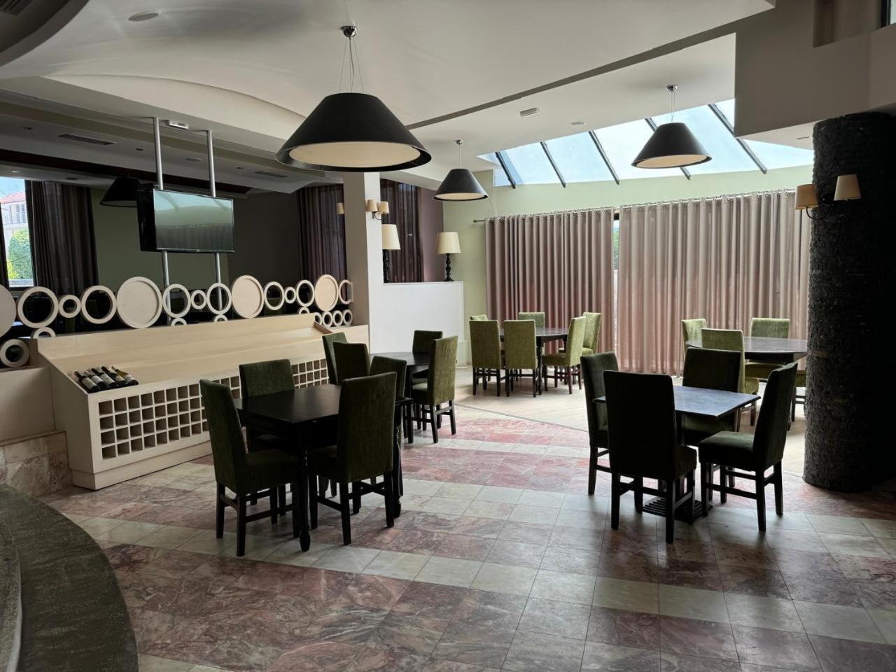 Sirena Hotel Tushemisht Ngoại thất bức ảnh