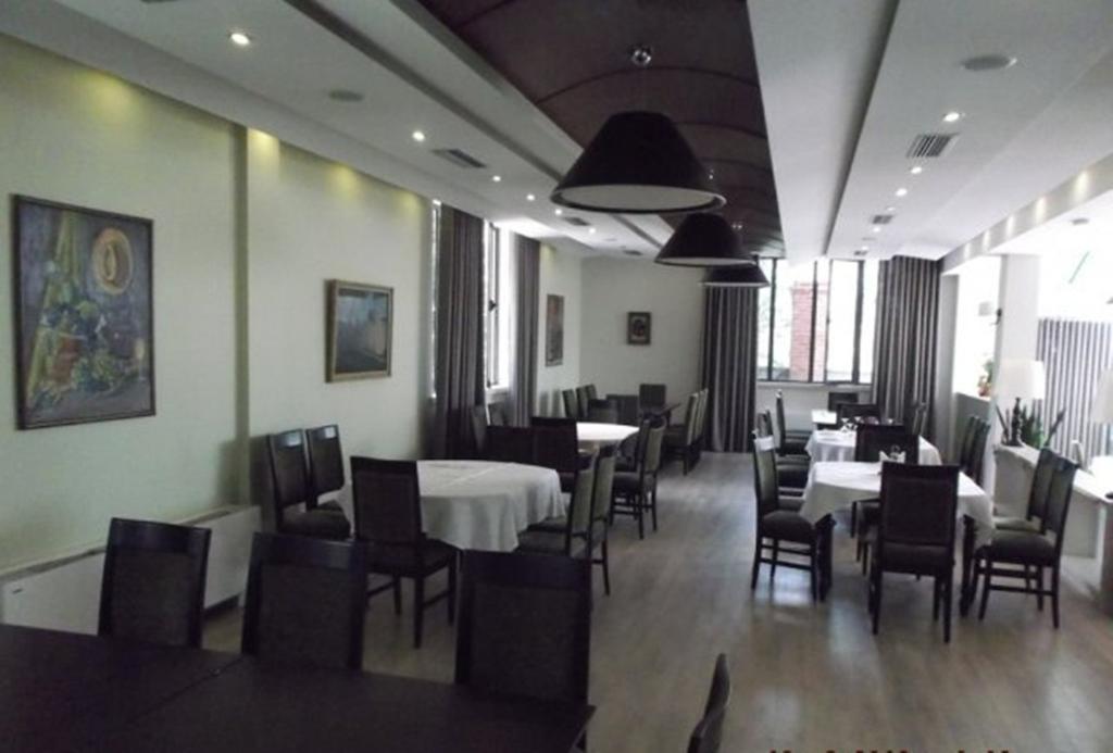 Sirena Hotel Tushemisht Ngoại thất bức ảnh