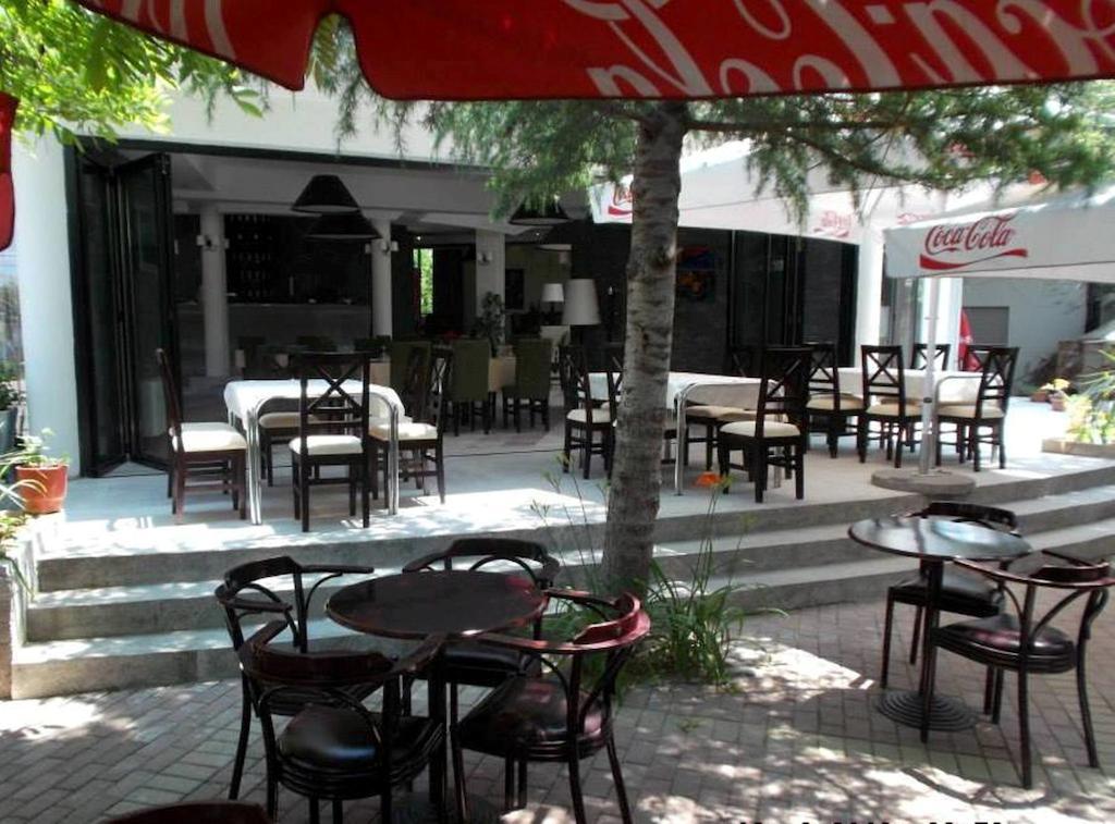 Sirena Hotel Tushemisht Ngoại thất bức ảnh