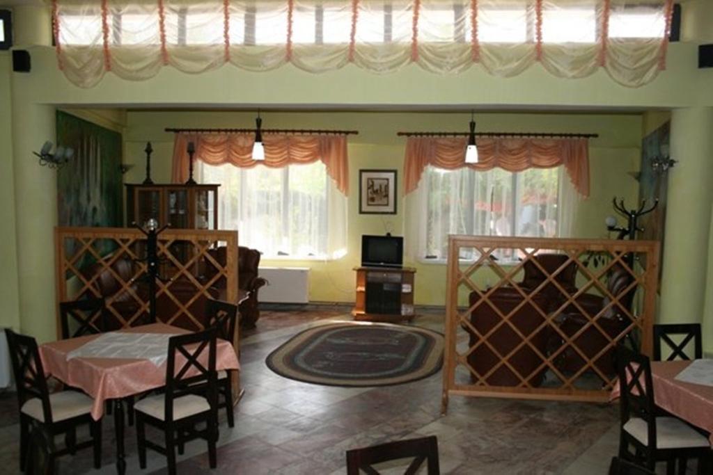 Sirena Hotel Tushemisht Ngoại thất bức ảnh