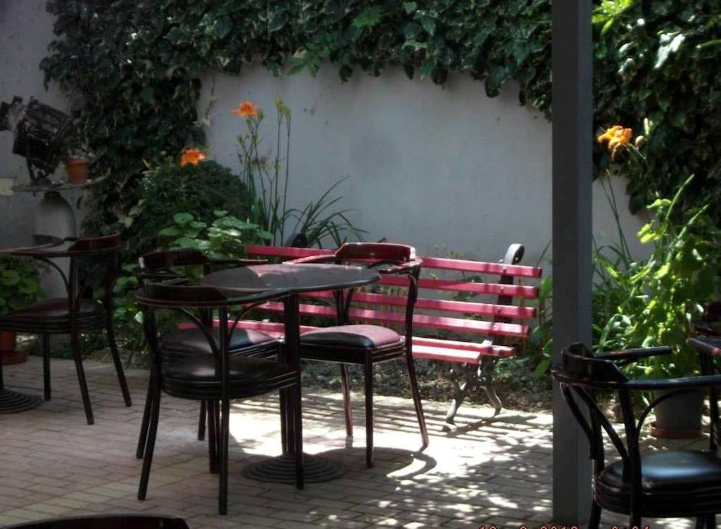 Sirena Hotel Tushemisht Ngoại thất bức ảnh