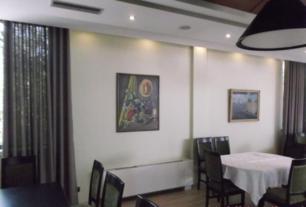 Sirena Hotel Tushemisht Ngoại thất bức ảnh