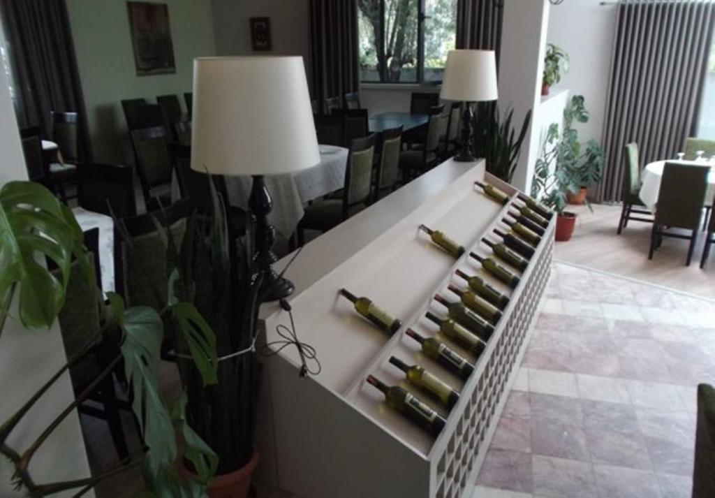 Sirena Hotel Tushemisht Ngoại thất bức ảnh