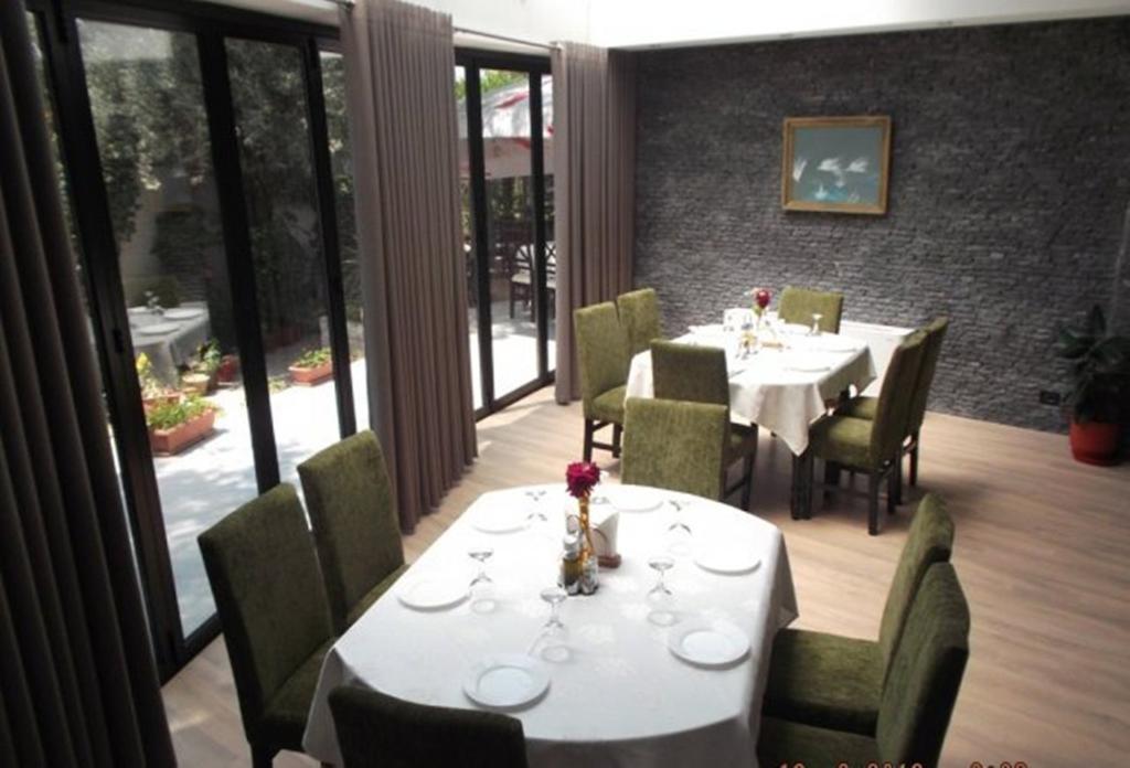 Sirena Hotel Tushemisht Ngoại thất bức ảnh