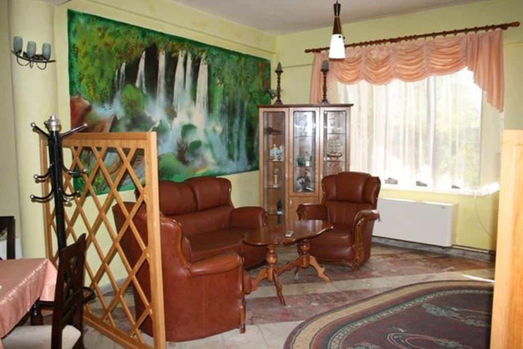 Sirena Hotel Tushemisht Ngoại thất bức ảnh
