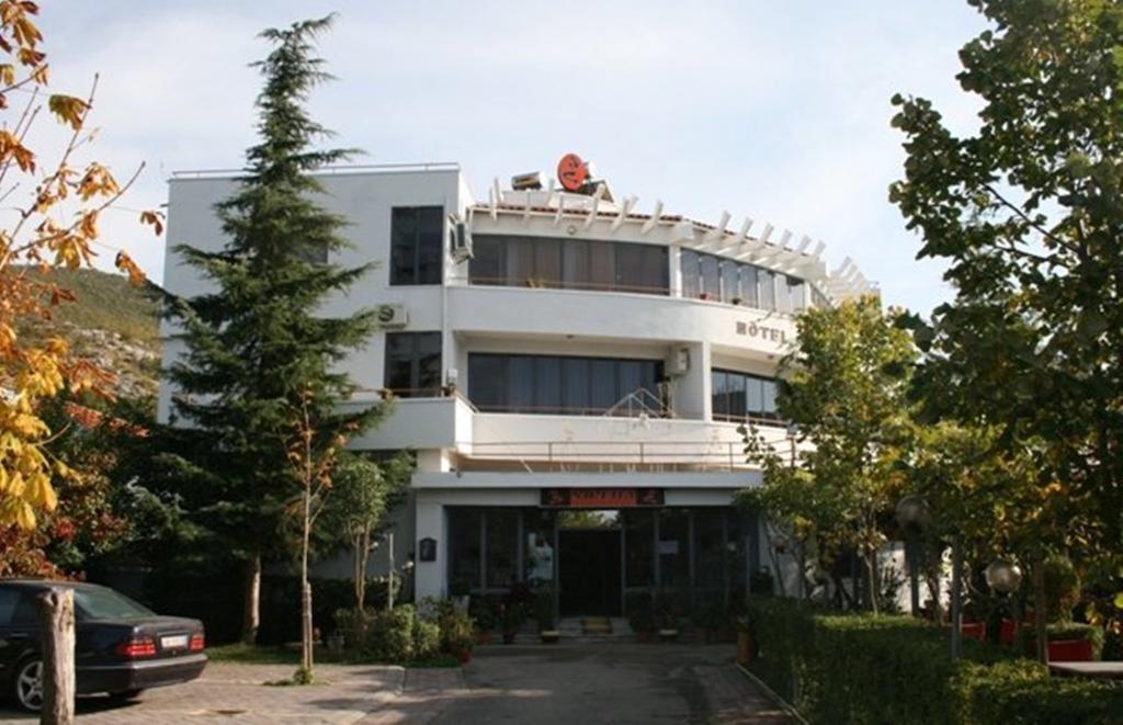 Sirena Hotel Tushemisht Ngoại thất bức ảnh