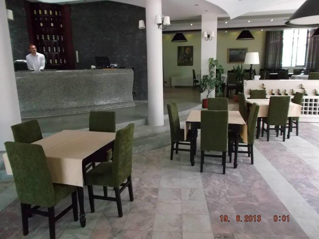 Sirena Hotel Tushemisht Ngoại thất bức ảnh